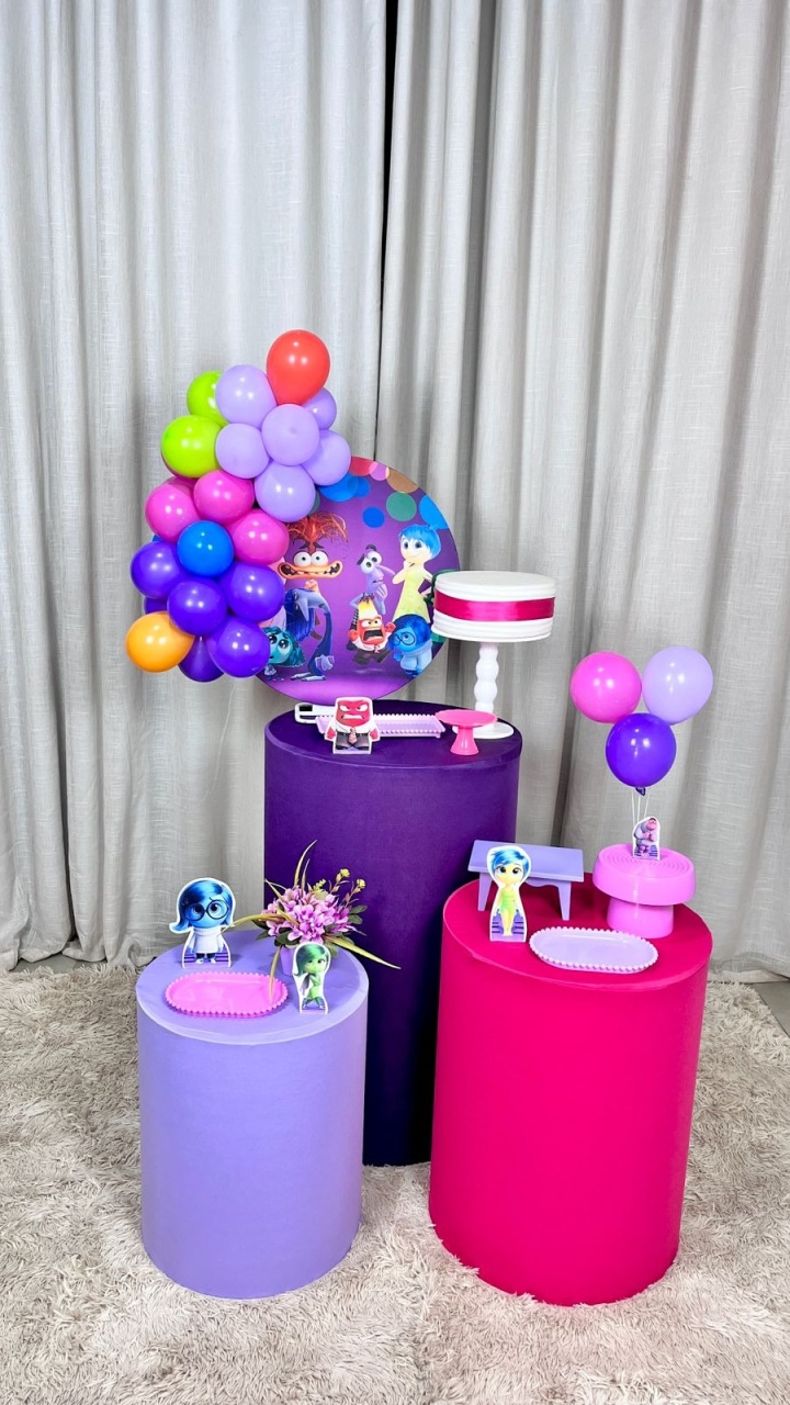 Kit Composto Com Balão - Divertidamente  - É Só Um Bolinho Locações 
