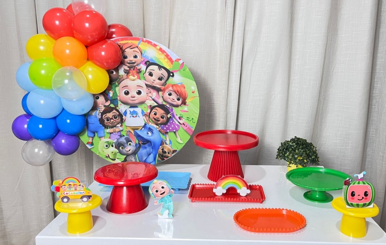 Kit Mesa Com Balão - Cocomelon - É Só Um Bolinho Locações 
