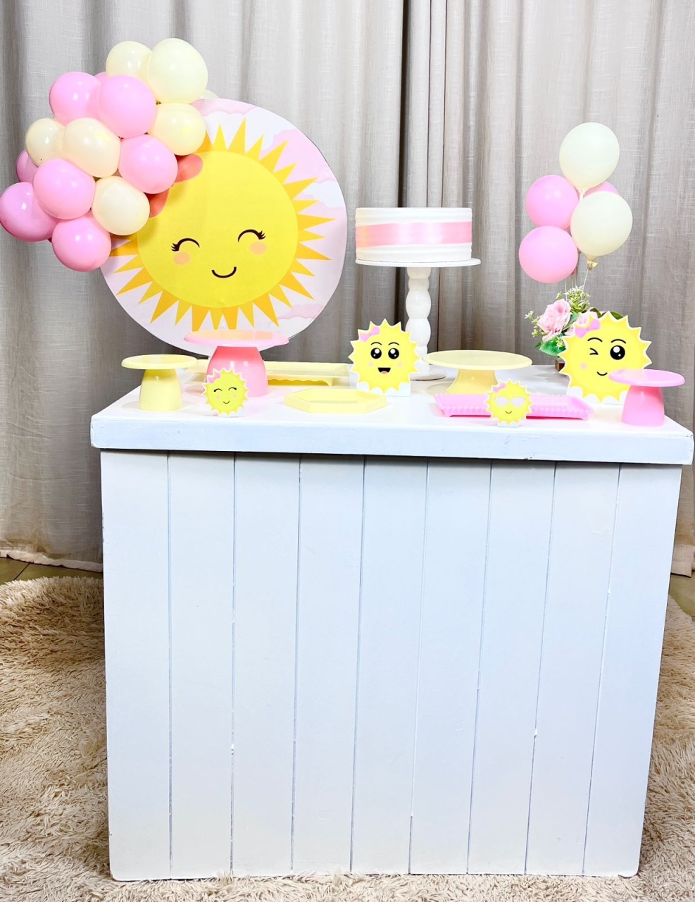 Kit Composto Com Balão - Sol Feminino  - É Só Um Bolinho Locações 