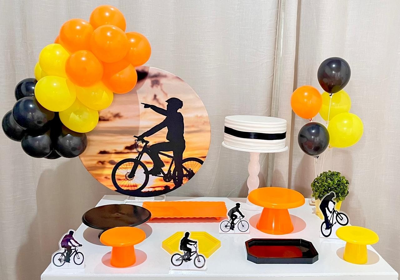 Kit Mesa Com Bicicleta  - É Só Um Bolinho Locações 