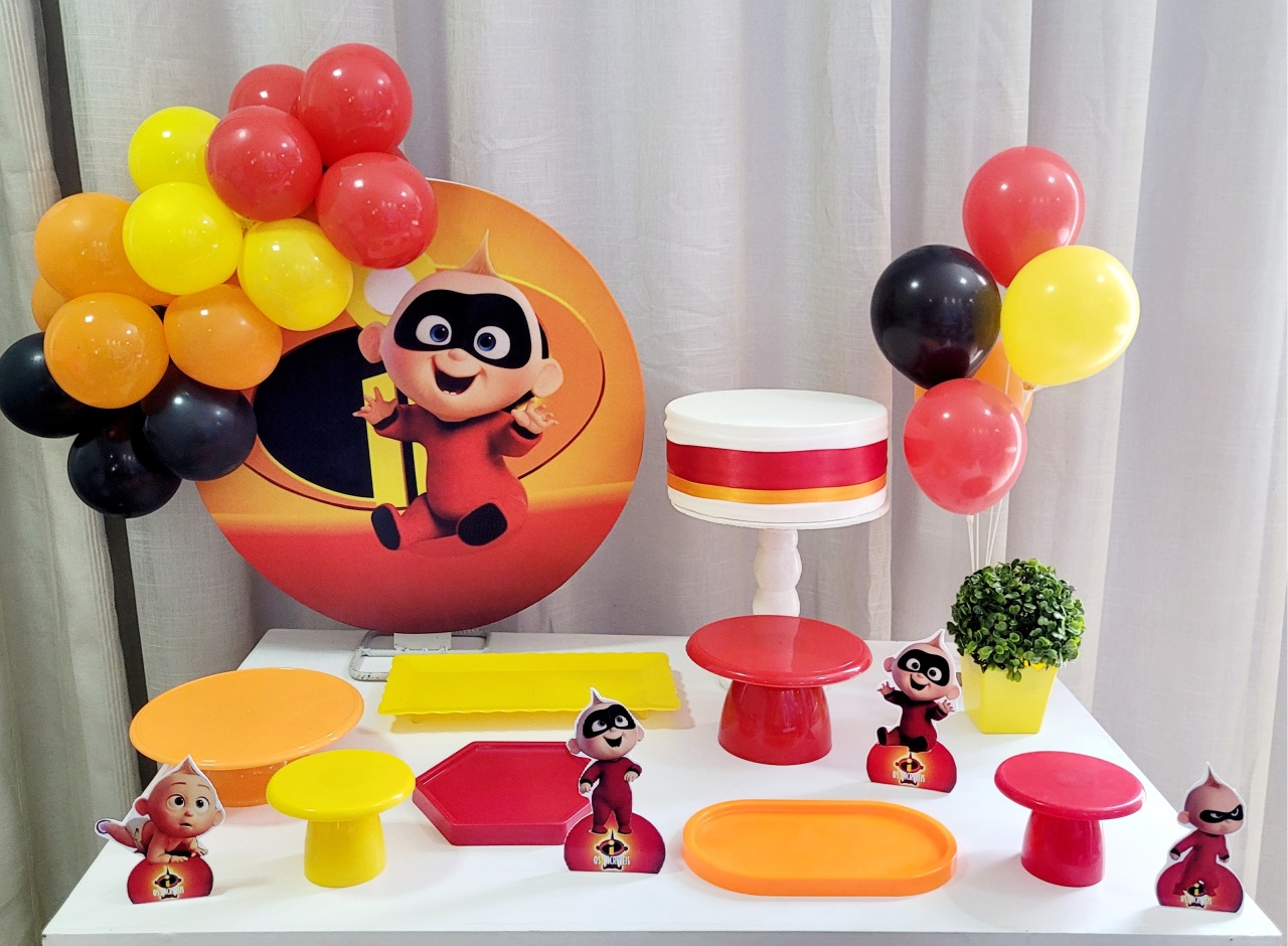 Kit Mesa Com Balão - Zé dos Incriveis  - É Só Um Bolinho Locações 