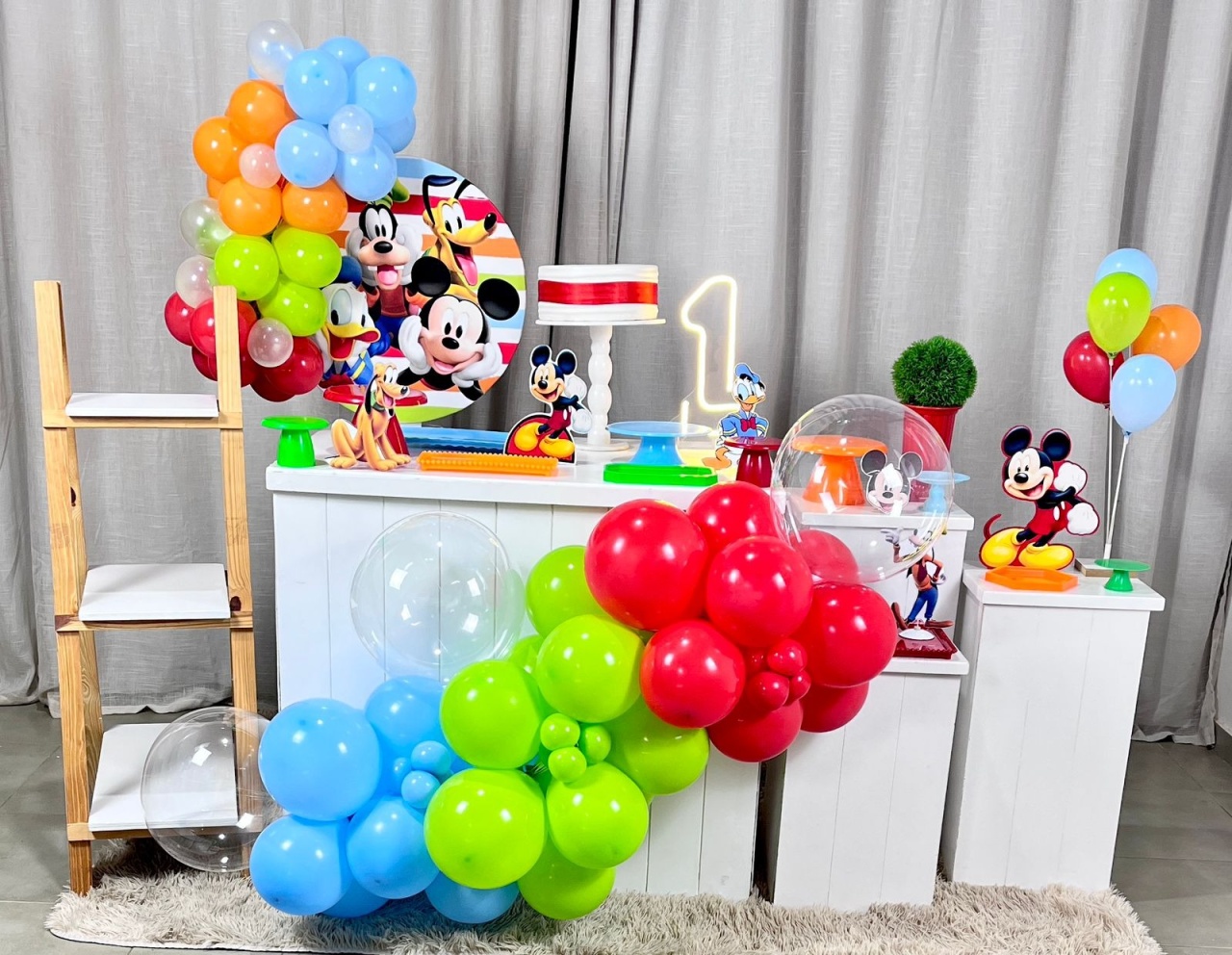 Kit Mini Festa Gold Standard Com Led - Turma Do Mickey  - É Só Um Bolinho Locações 