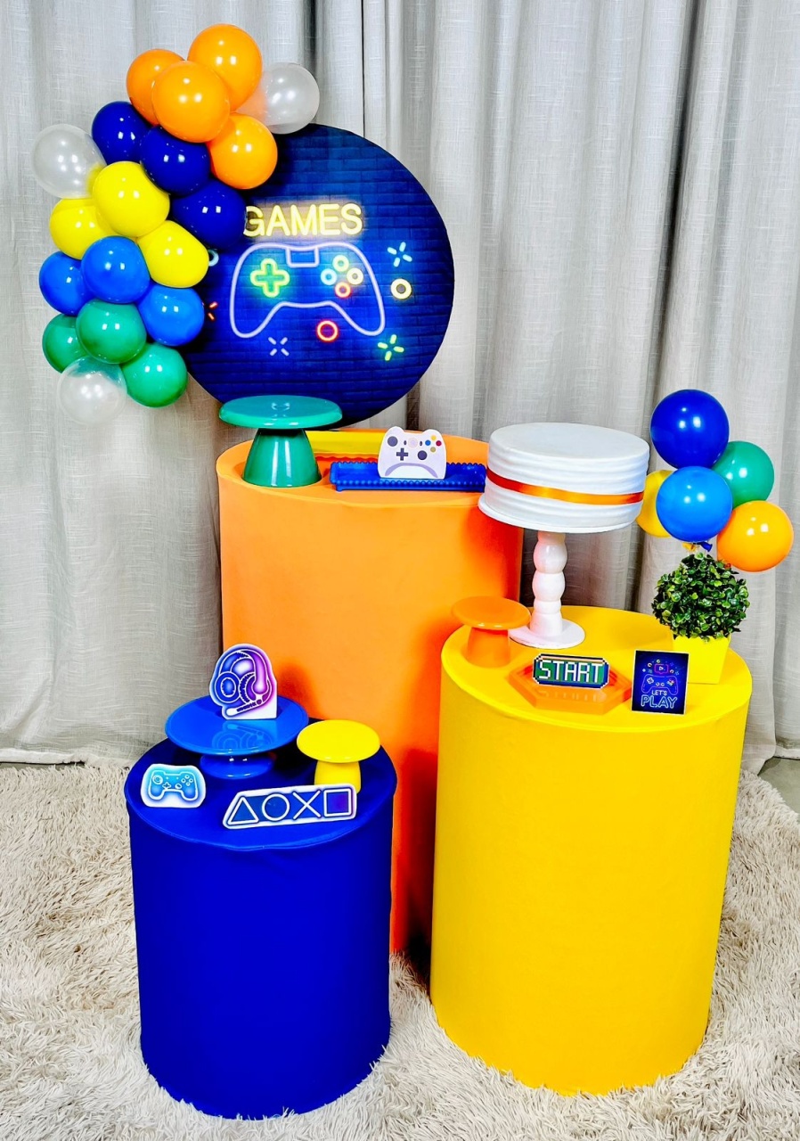 Kit Composto Com Balão - Games  - É Só Um Bolinho Locações 