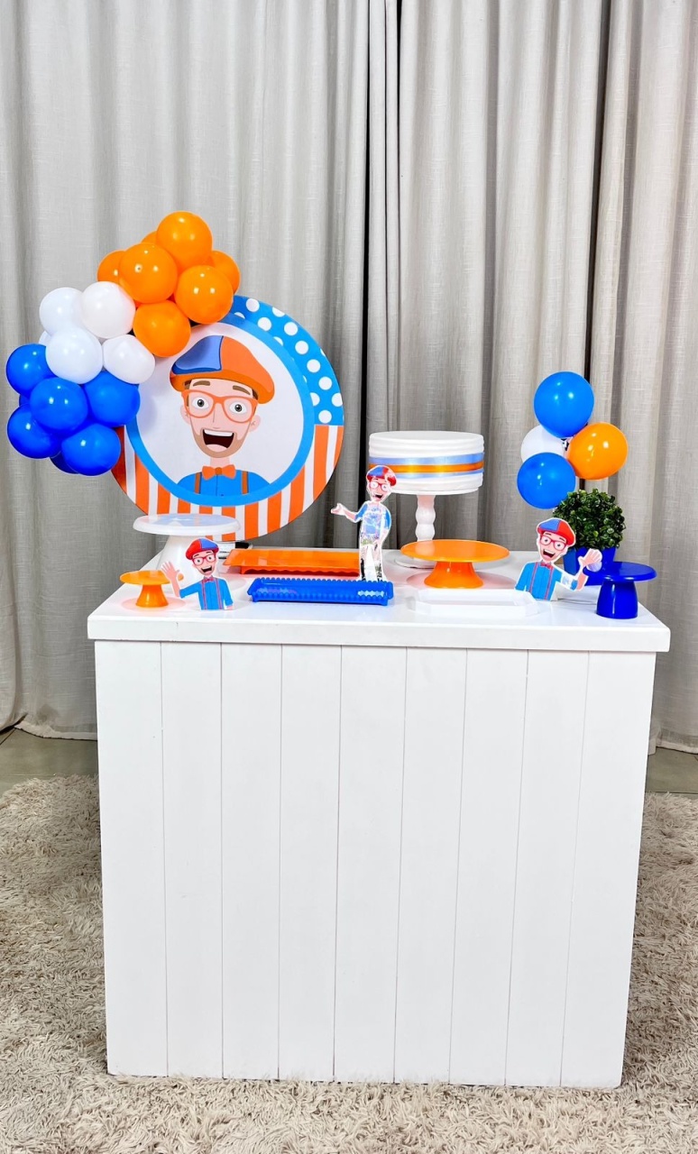 Kit Composto Com Balão - Blipe  - É Só Um Bolinho Locações 