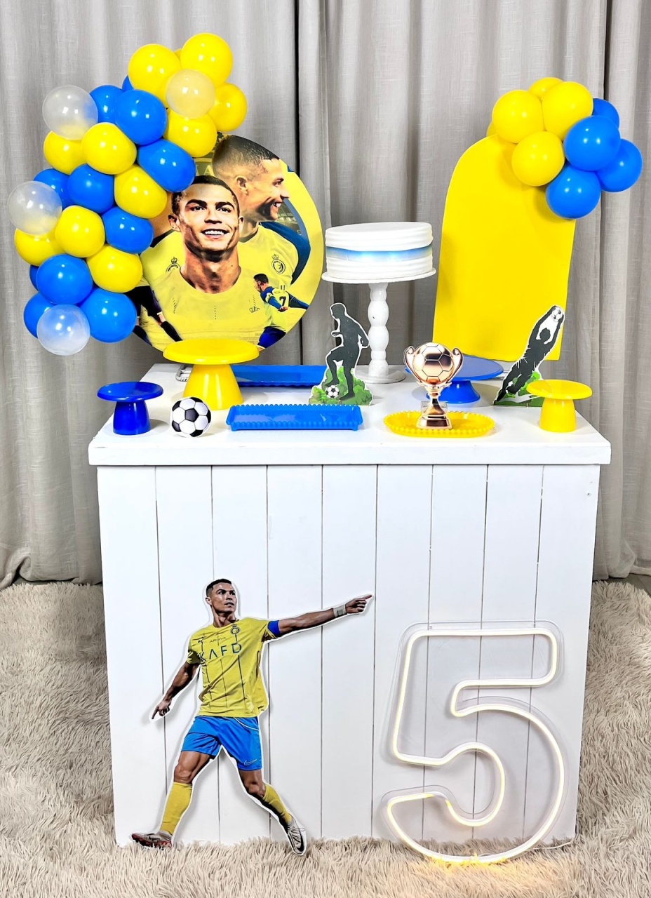 Kit Mini Festa Basic Com Balão - Cristiano Ronaldo  - É Só Um Bolinho Locações 