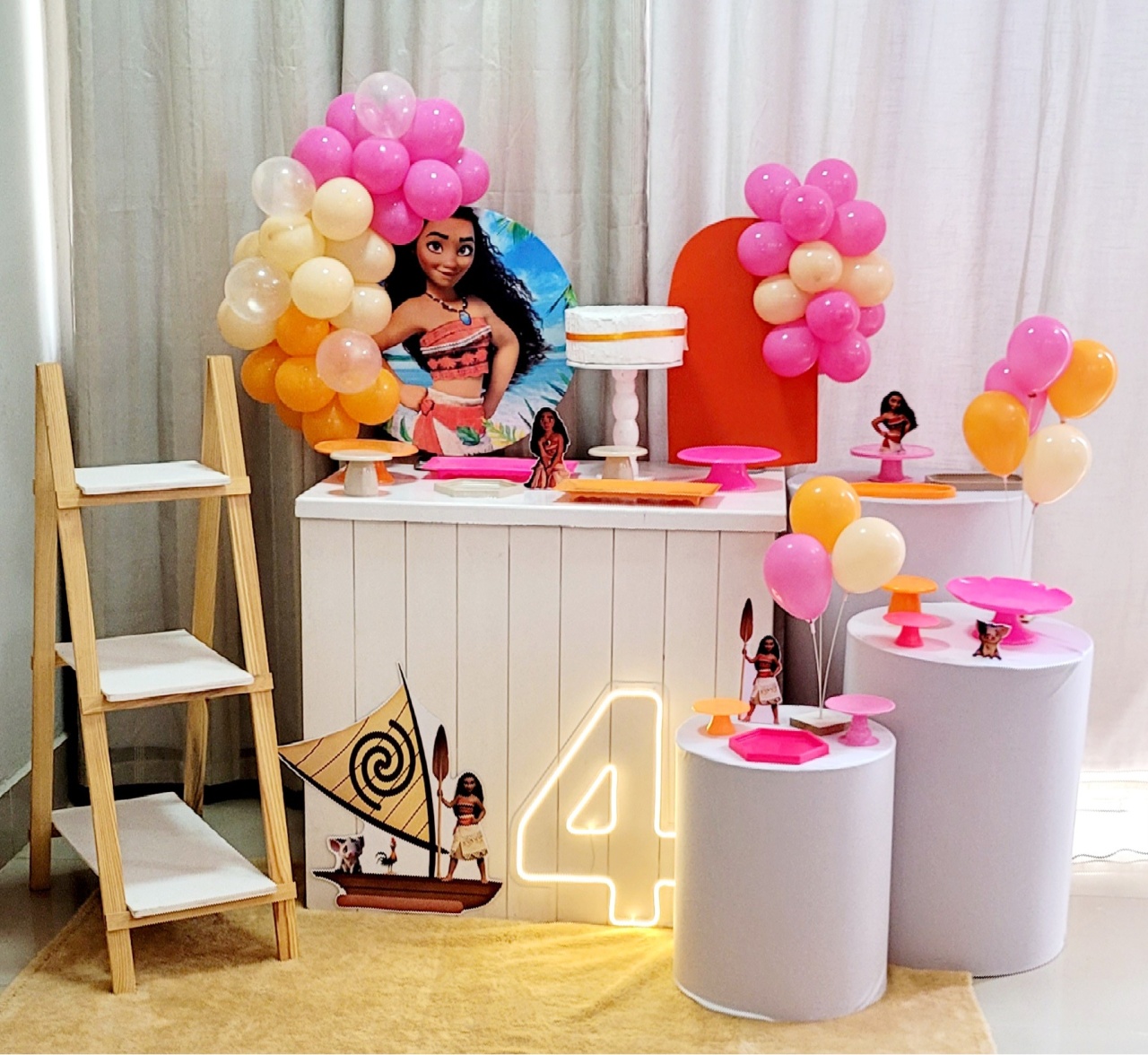 Kit Mini Festa Premium Com Balão - Moana Adulta  - É Só Um Bolinho Locações 
