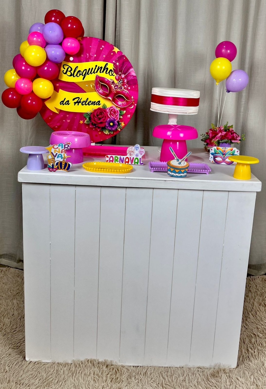 Kit Composto Com Balão - Carnaval 2 - É Só Um Bolinho Locações 