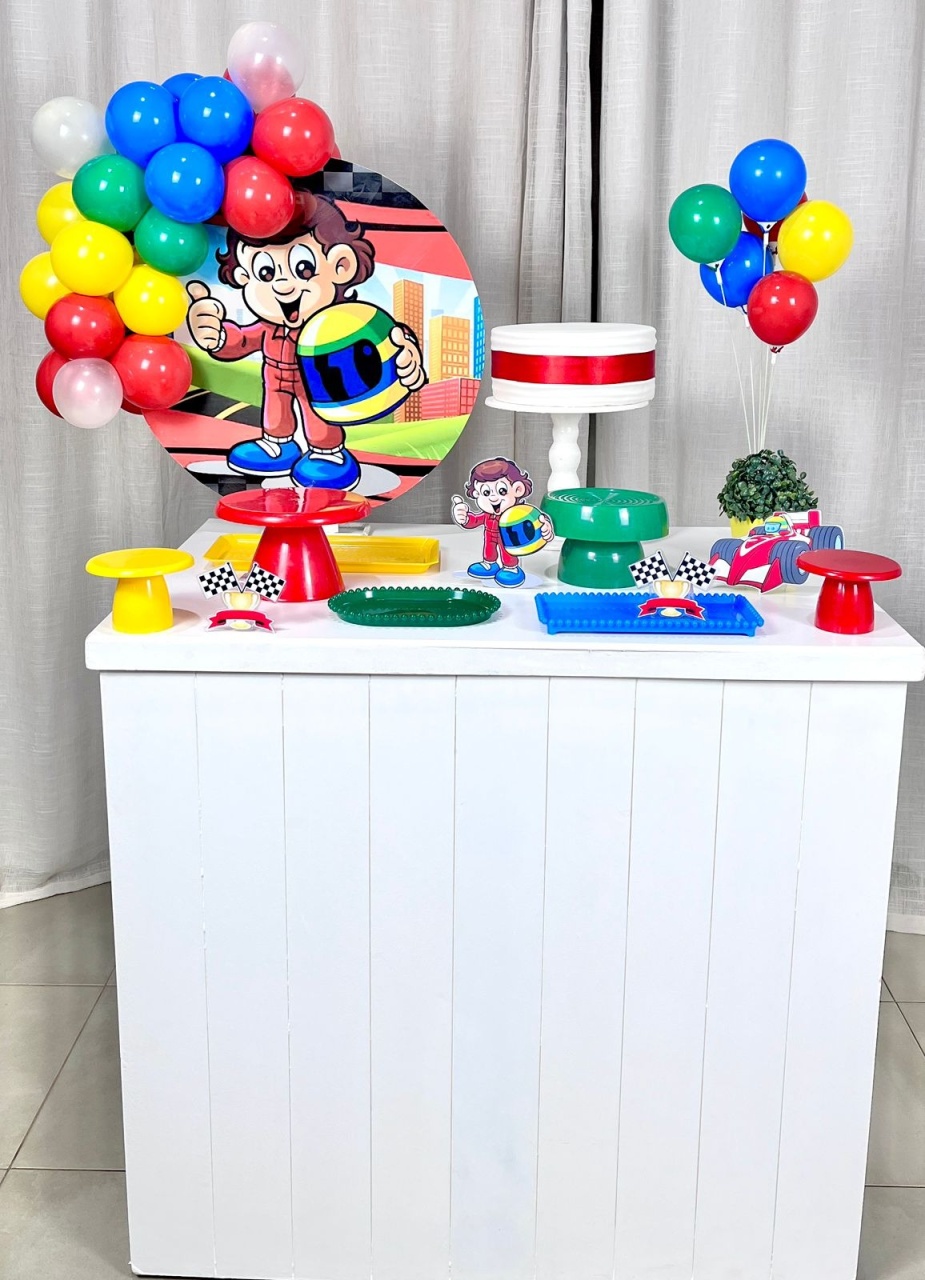 Kit Composto Com Balão -  Seninha  - É Só Um Bolinho Locações 