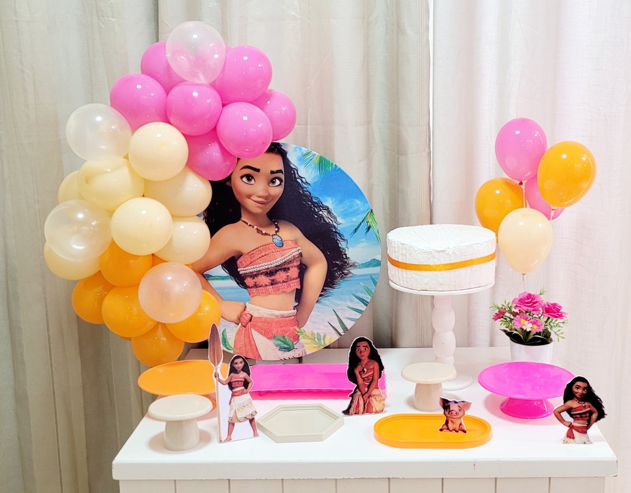 Kit Mesa Com Balão -  Moana Adulta - É Só Um Bolinho Locações 