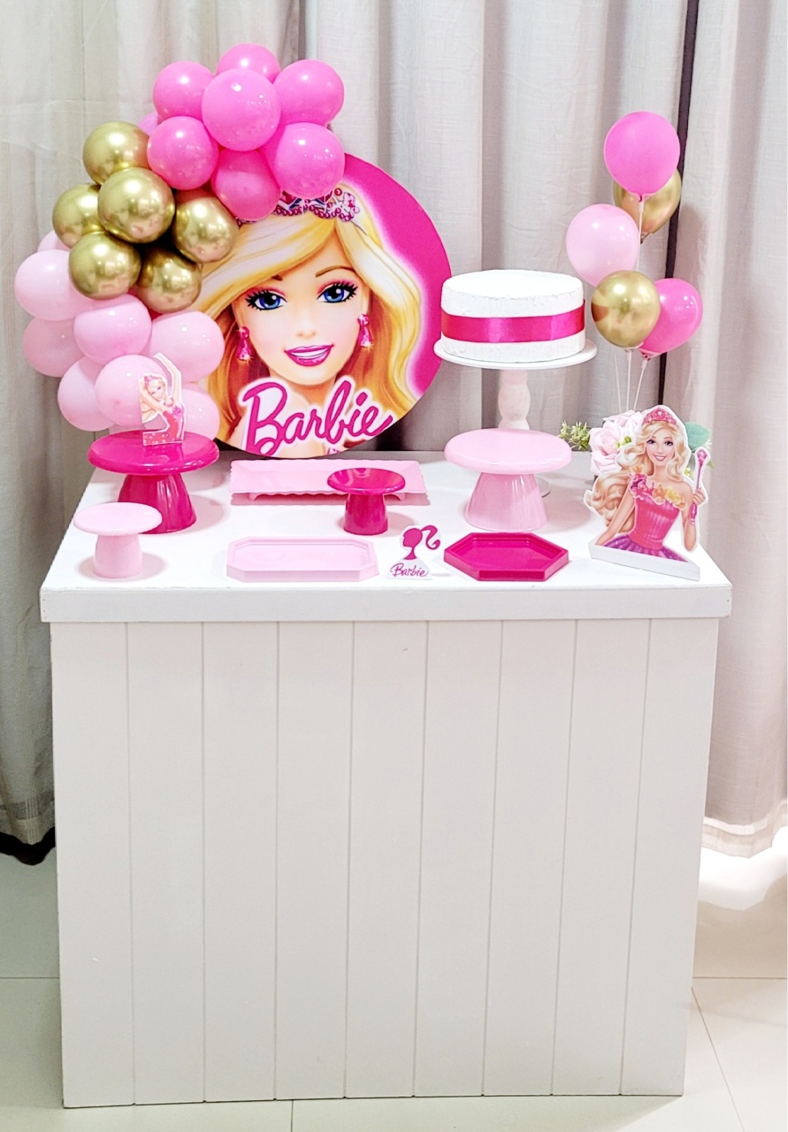 Kit Composto Com Balão - Barbie 1 - É Só Um Bolinho Locações 