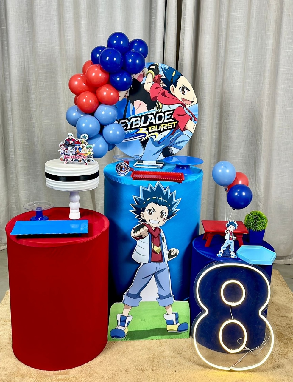 Kit Composto Com Balão -  Beyblade  - É Só Um Bolinho Locações 