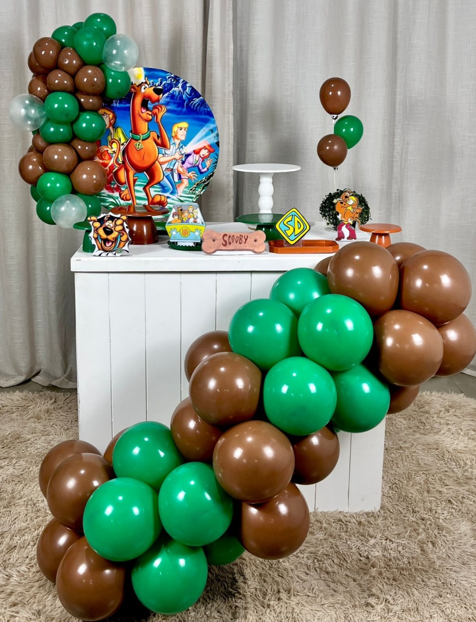 Mini Festa Gold Basic Sem Led  - Scooby  - É Só Um Bolinho Locações 