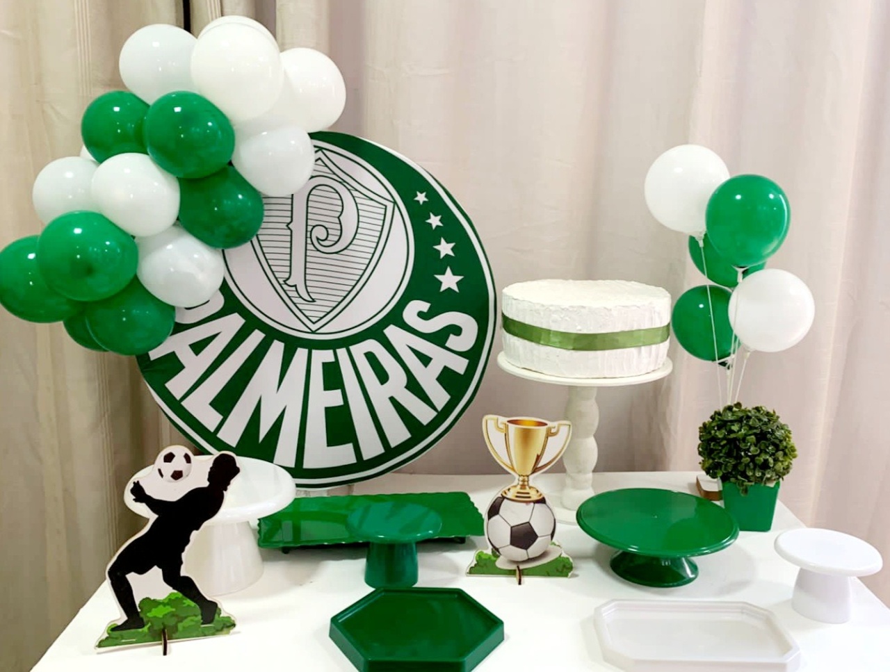 Kit Mesa Com Balão -  Palmeiras 2 - É Só Um Bolinho Locações 