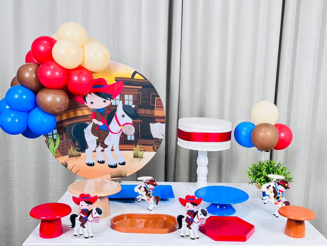 Kit Mesa Com Balão - Cowboy - É Só Um Bolinho Locações 