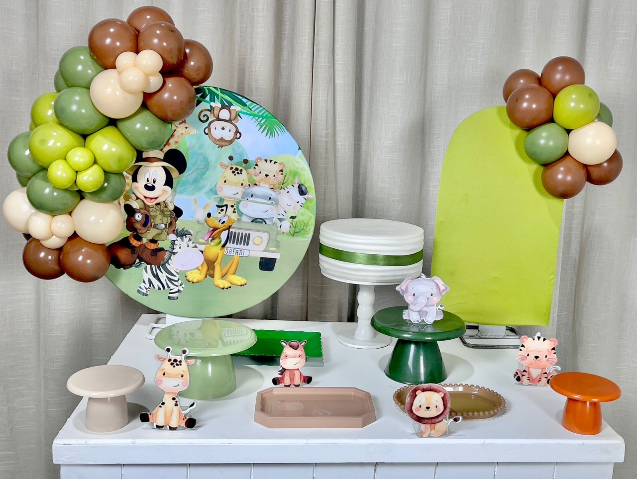 Kit Mesa Premium - Safari Mickey  - É Só Um Bolinho Locações 