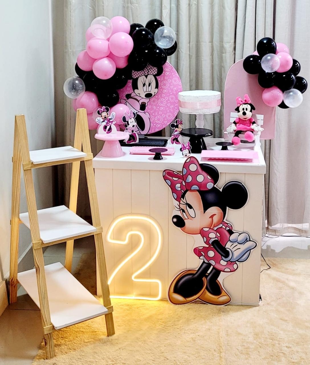 Kit Mini Festa Standard Com Balão - Minie 2 - É Só Um Bolinho Locações 