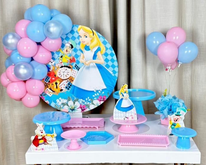 Kit Mesa Com Balão - Alice No Pais das Maravilhas - É Só Um Bolinho Locações 