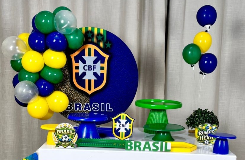 Kit Mesa Com Balão -  Brasil  - É Só Um Bolinho Locações 
