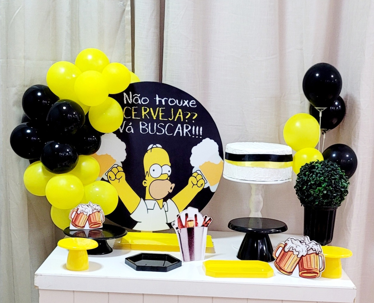 Kit Mesa Com Balão - Homer Simpson - É Só Um Bolinho Locações 