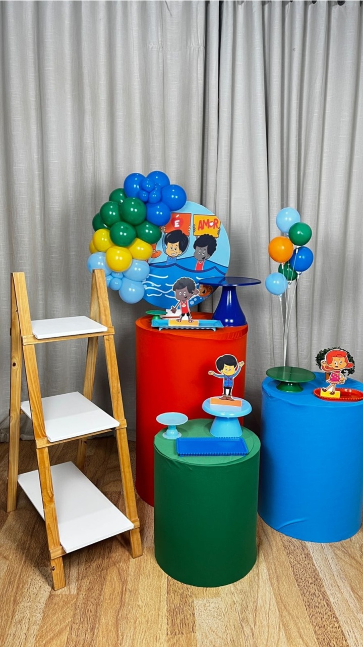 Kit Composto Com Balão No Cilindro -Três Palavrinhas Masculino+ Escadinha - É Só Um Bolinho Locações 