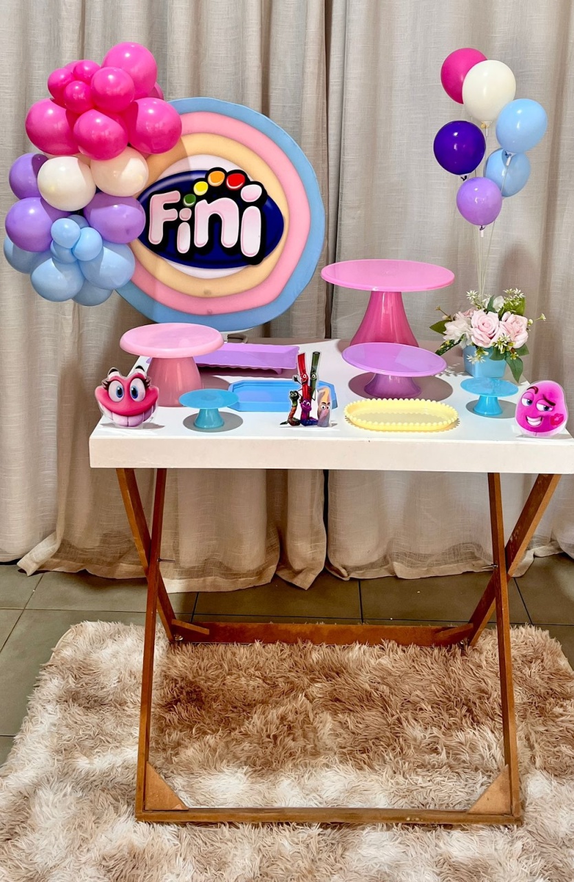 Kit Composto  Com Balão - Fini - É Só Um Bolinho Locações 