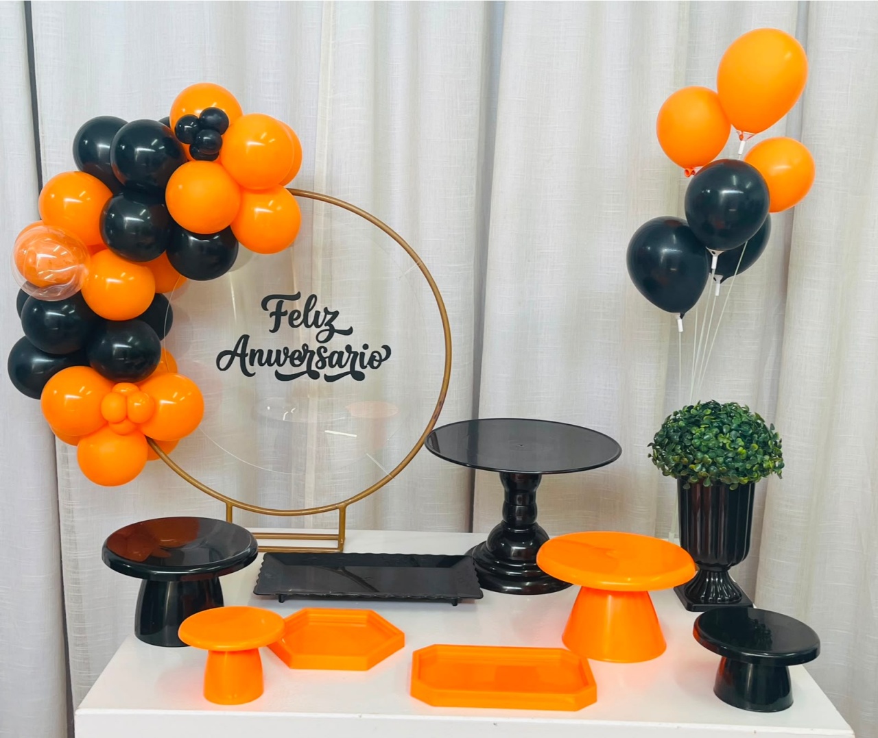 Kit Mesa Com Balão- Personalizado No Led Redondo. - É Só Um Bolinho Locações 