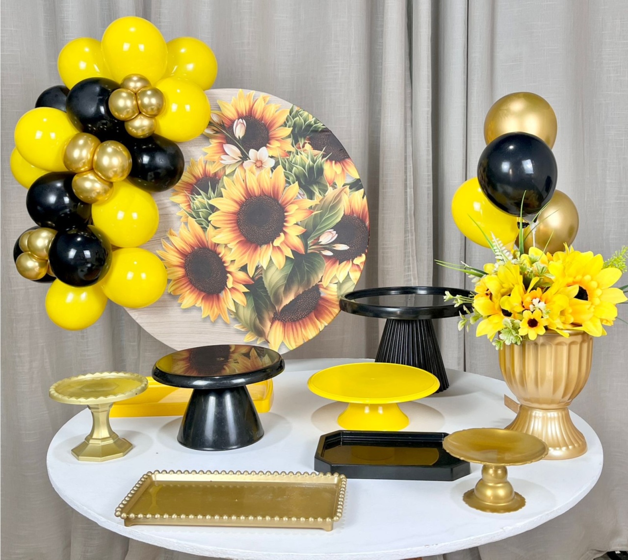 Kit Mesa Com Balão - Girassol   - É Só Um Bolinho Locações 