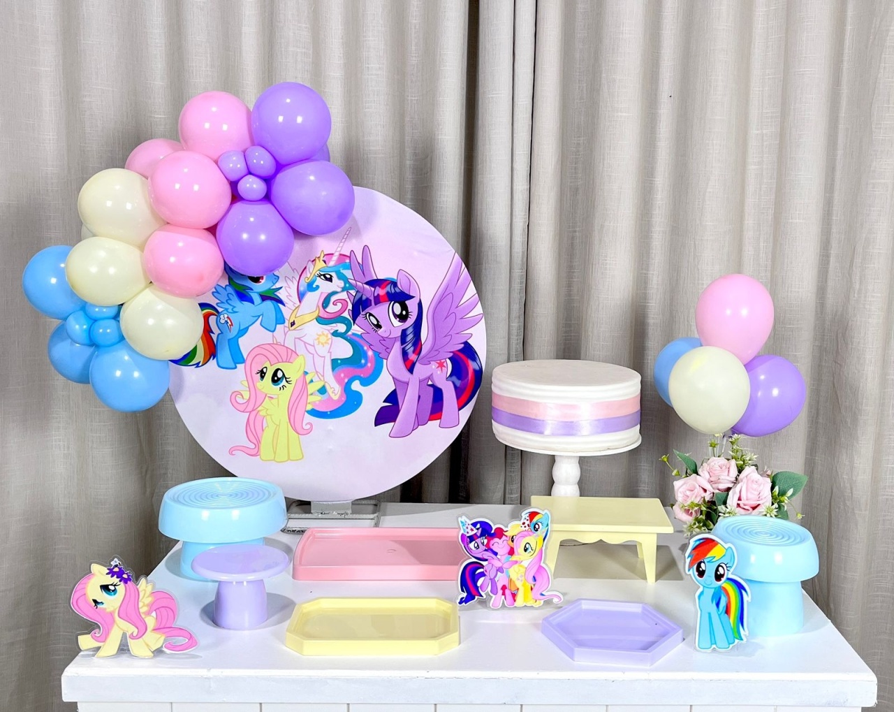 Kit Mesa Com Balão -  Little Poney - É Só Um Bolinho Locações 