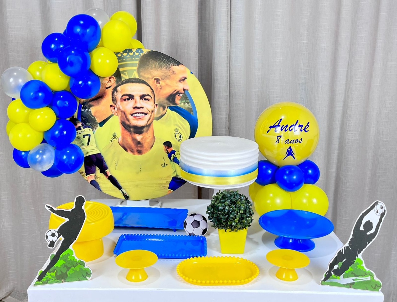 Kit Mesa Box de Balão - Cristiano Ronaldo  - É Só Um Bolinho Locações 