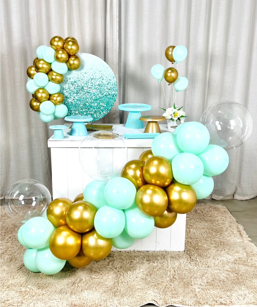 Mini Festa Gold Basic Sem Led  - Degrade Verde  - É Só Um Bolinho Locações 