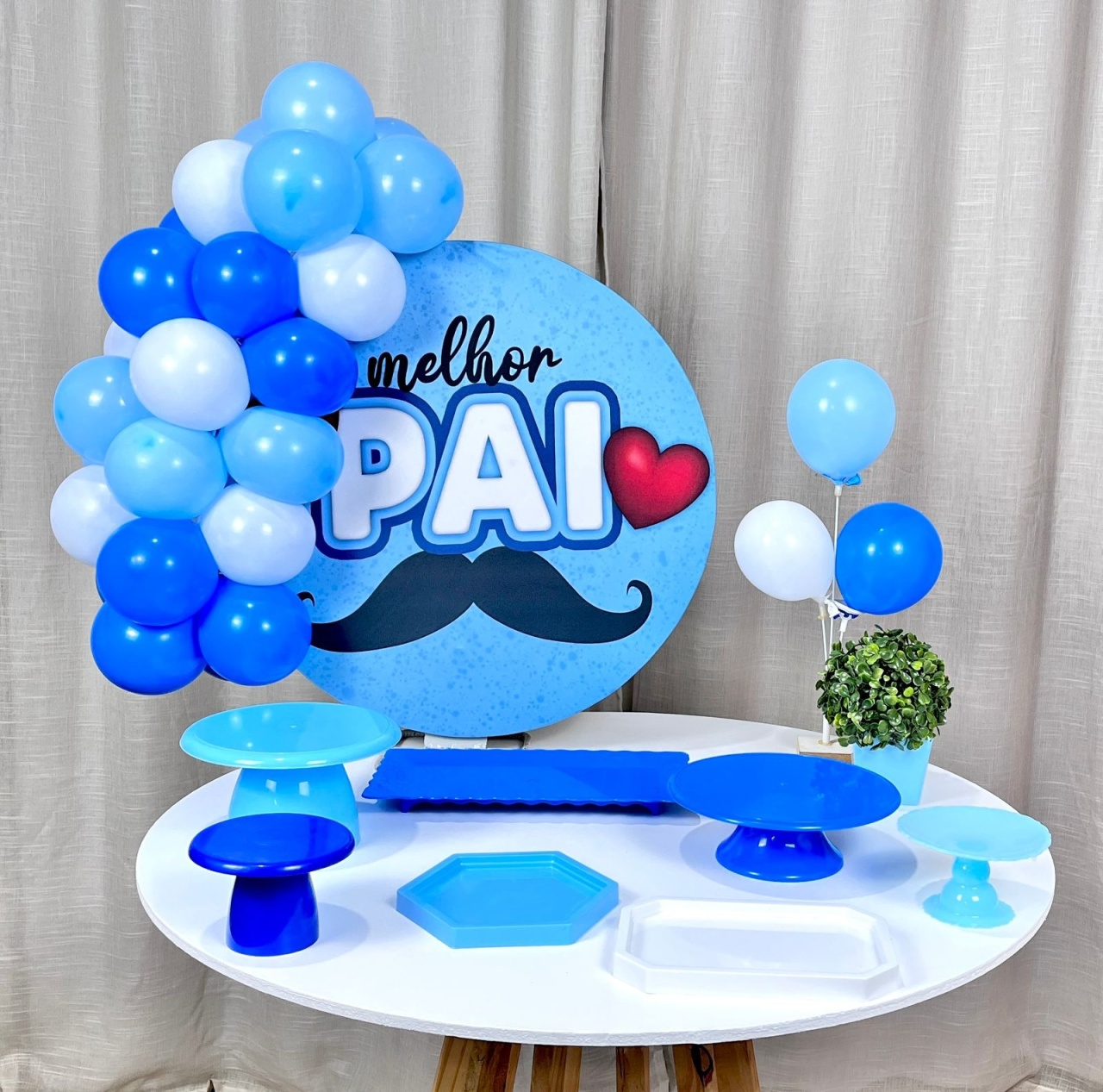 Kit Mesa Com Balão - Dia dos Pais  4/2 - É Só Um Bolinho Locações 