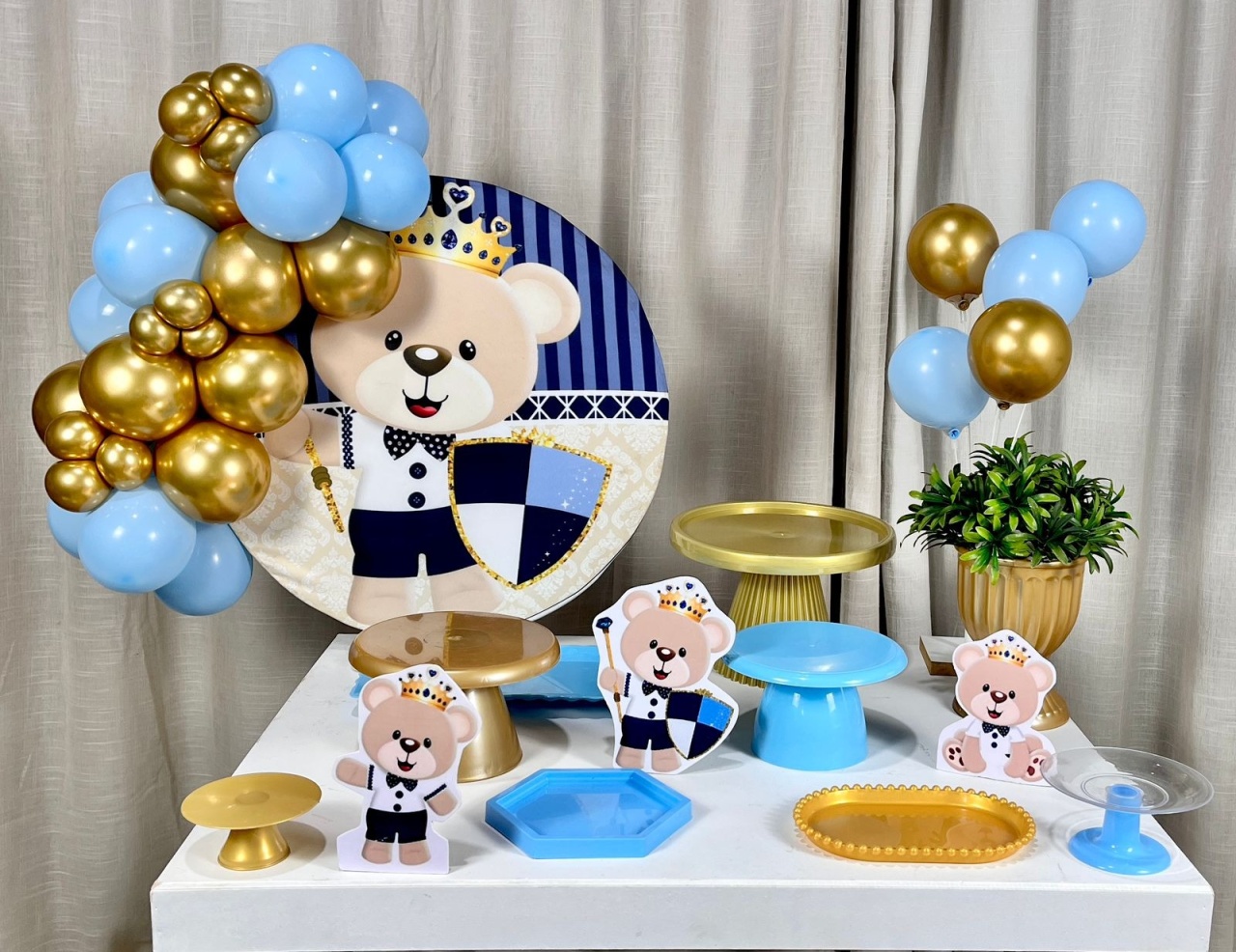 Kit Mesa Com Balão -  Ursinho Realeza - É Só Um Bolinho Locações 