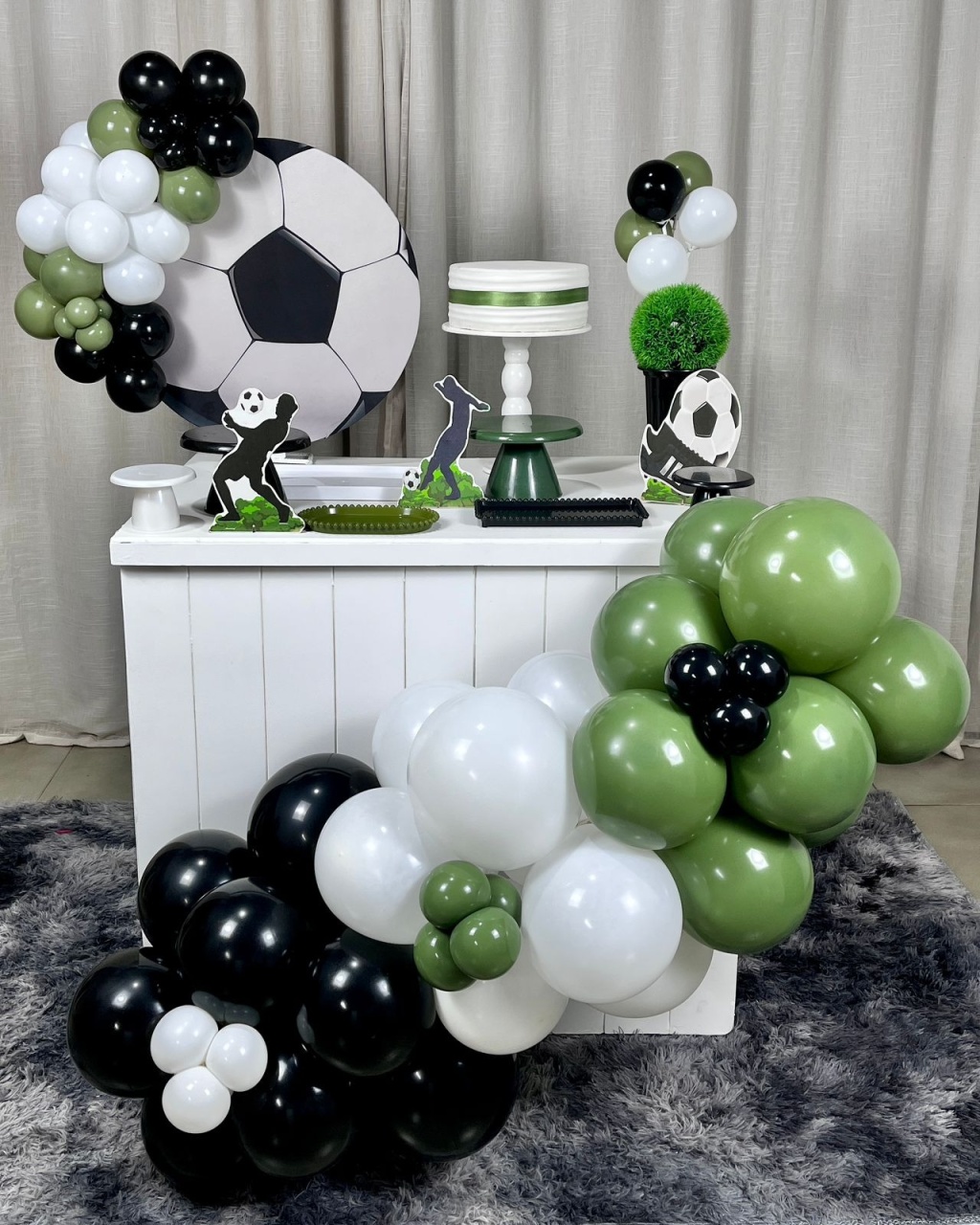 Mini Festa Gold Basic Sem Led  - Futebol 1 - É Só Um Bolinho Locações 