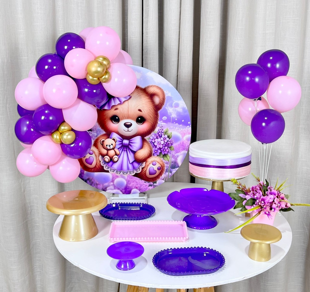 Kit Mesa Com Balão -  Ursinha  - É Só Um Bolinho Locações 