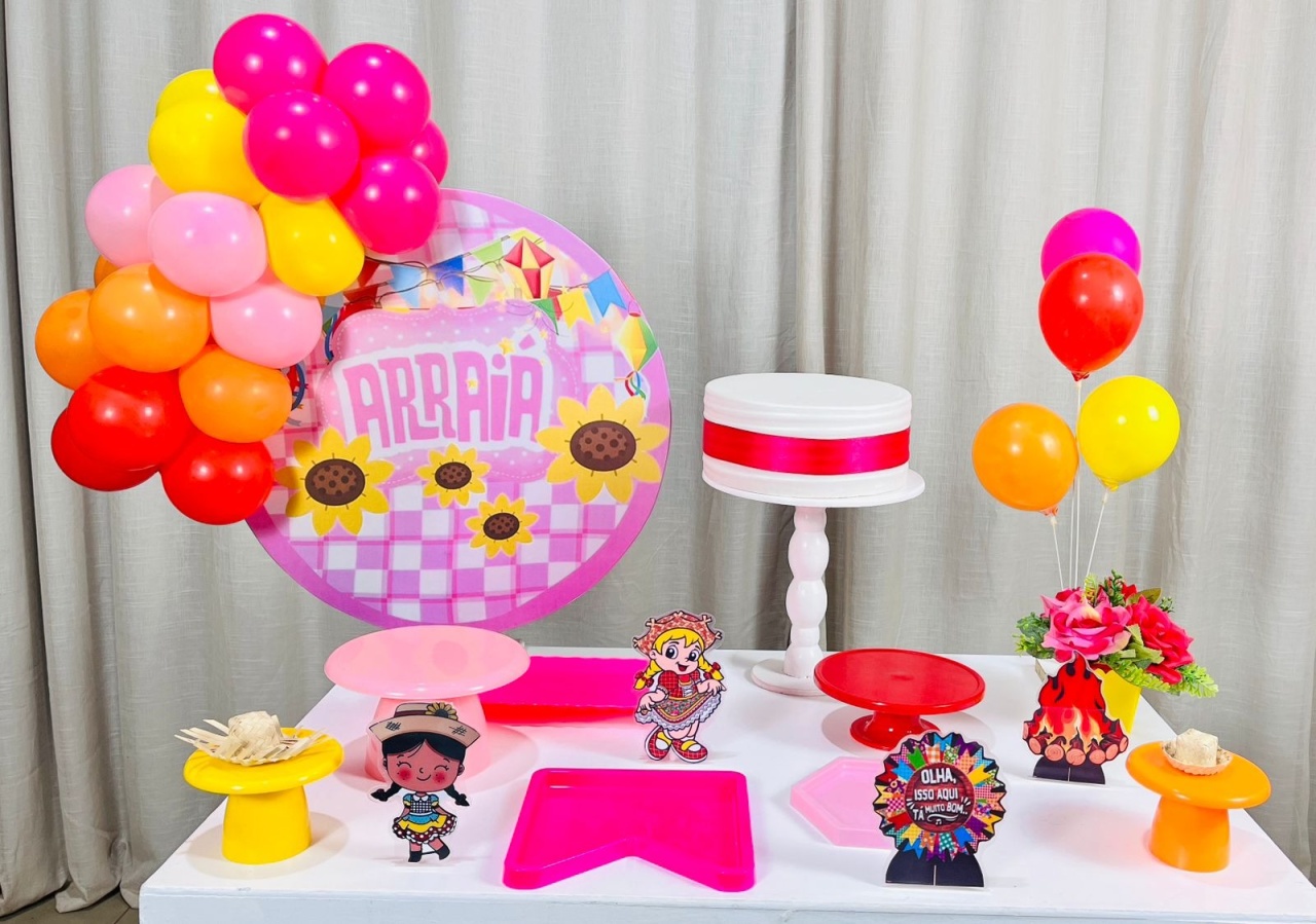 Kit Mesa Com Balão -  Festa Junina 1 - É Só Um Bolinho Locações 