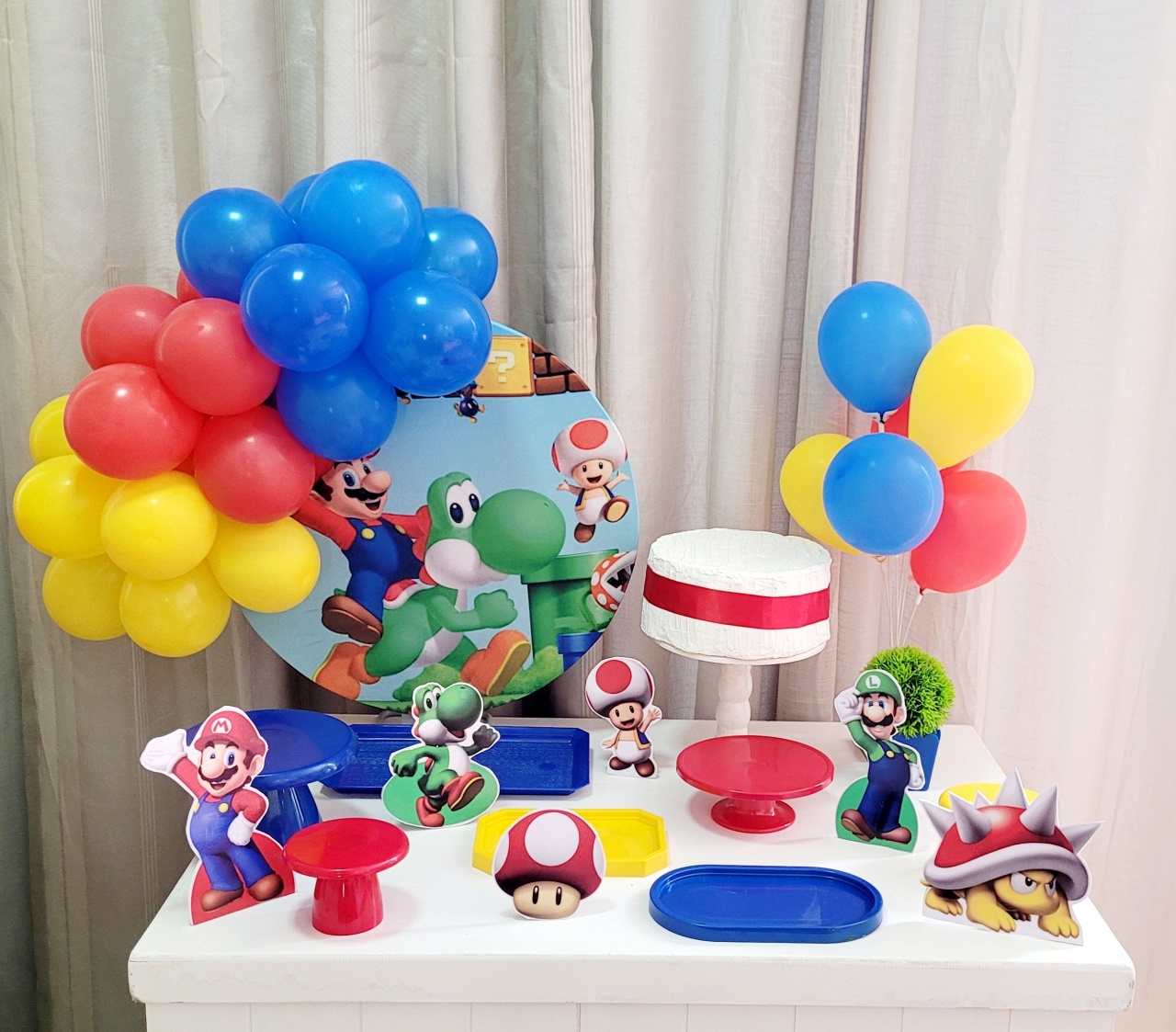 Kit Mesa Com Balão -  Super Mario - É Só Um Bolinho Locações 
