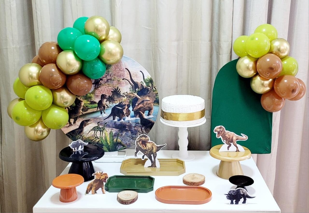 Kit Mesa Premium Com Balão - Dinossauro Rex - É Só Um Bolinho Locações 