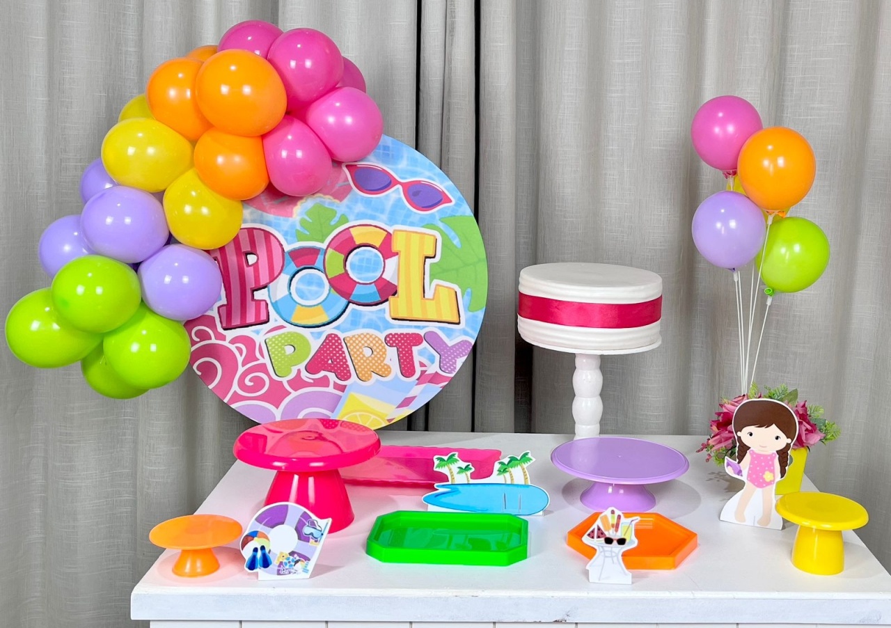 Kit Mesa Com Balão -  Pool Party 3 - É Só Um Bolinho Locações 