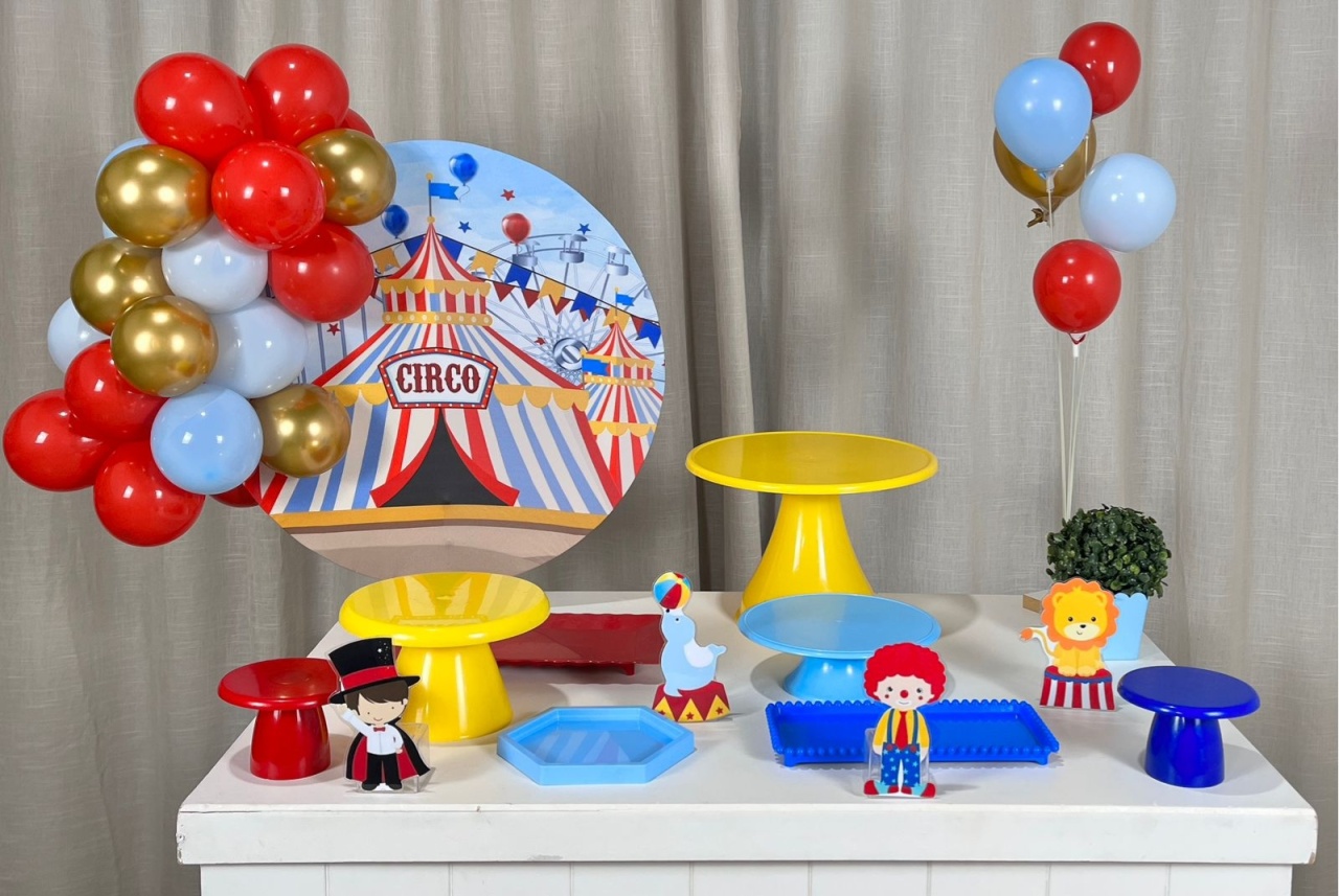Kit Mesa Com Balão - Circo - É Só Um Bolinho Locações 