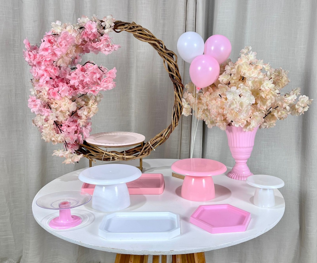 Kit Mesa Com Balão -  Cerejeira/ Flores - É Só Um Bolinho Locações 