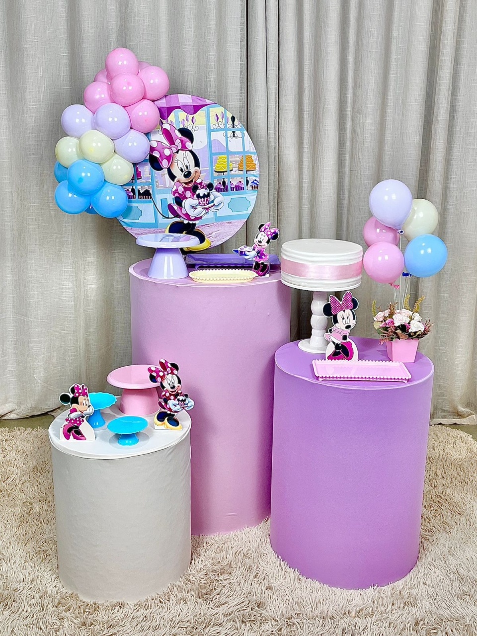 Kit Composto Com Balão - Minie Confeiteira   - É Só Um Bolinho Locações 