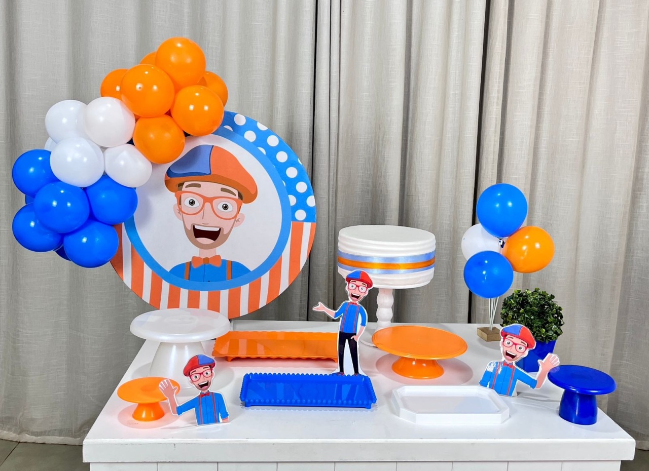 Kit Mesa Com Balão - Blipe - É Só Um Bolinho Locações 
