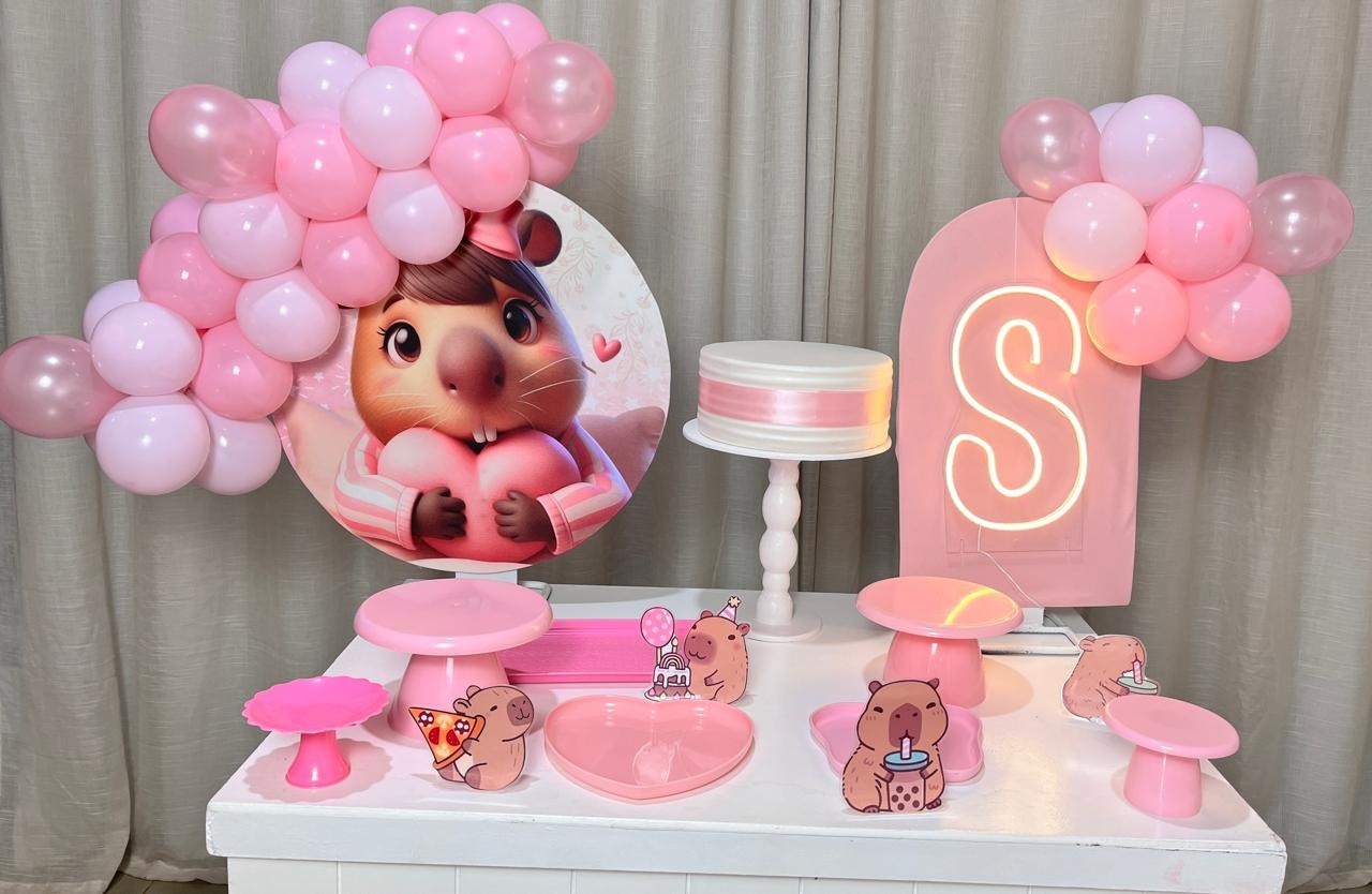 Kit Mesa Premium Com Balão - Capivara  - É Só Um Bolinho Locações 