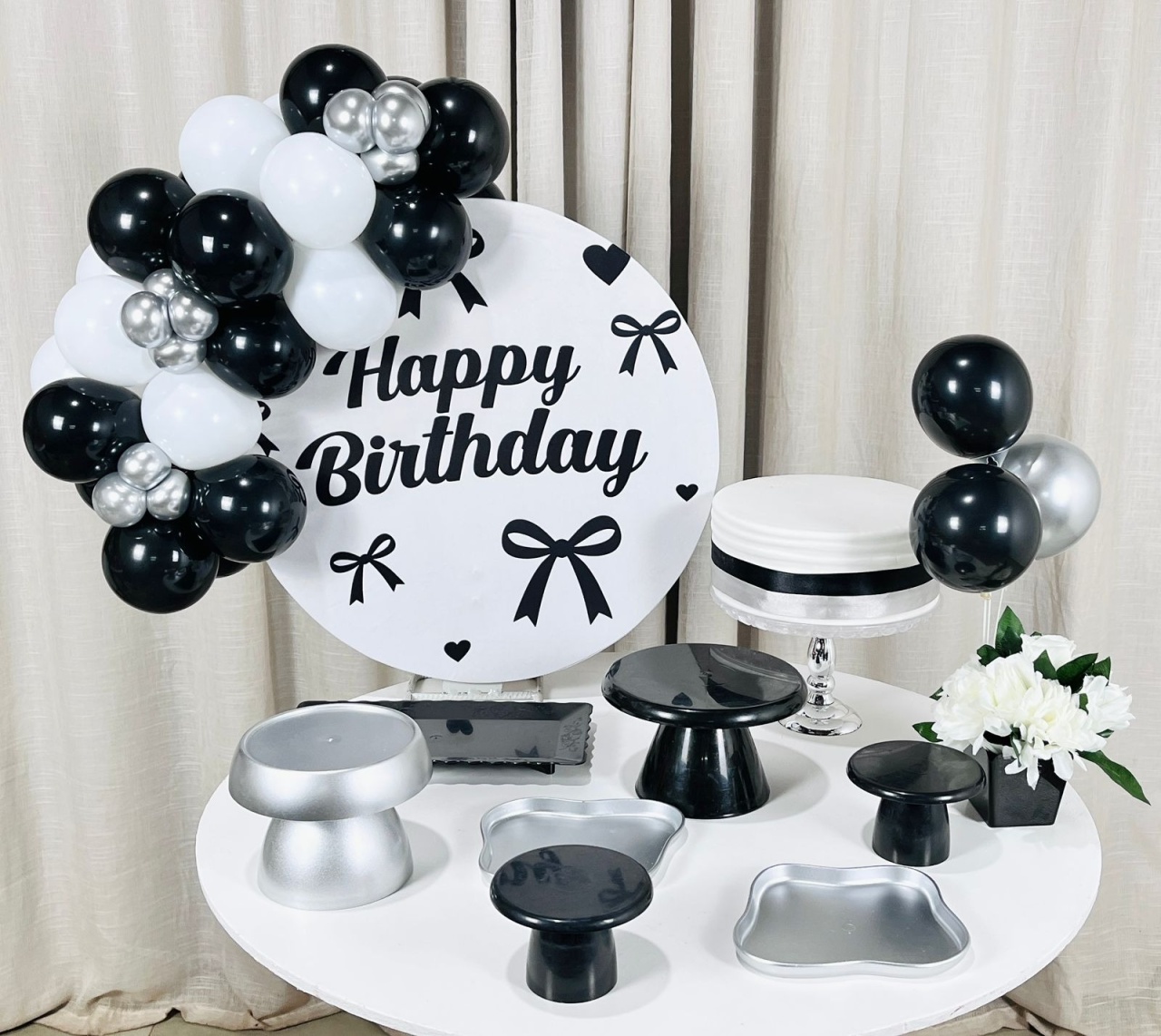 Kit Mesa Com Balão - Happy Birthday 10 - É Só Um Bolinho Locações 