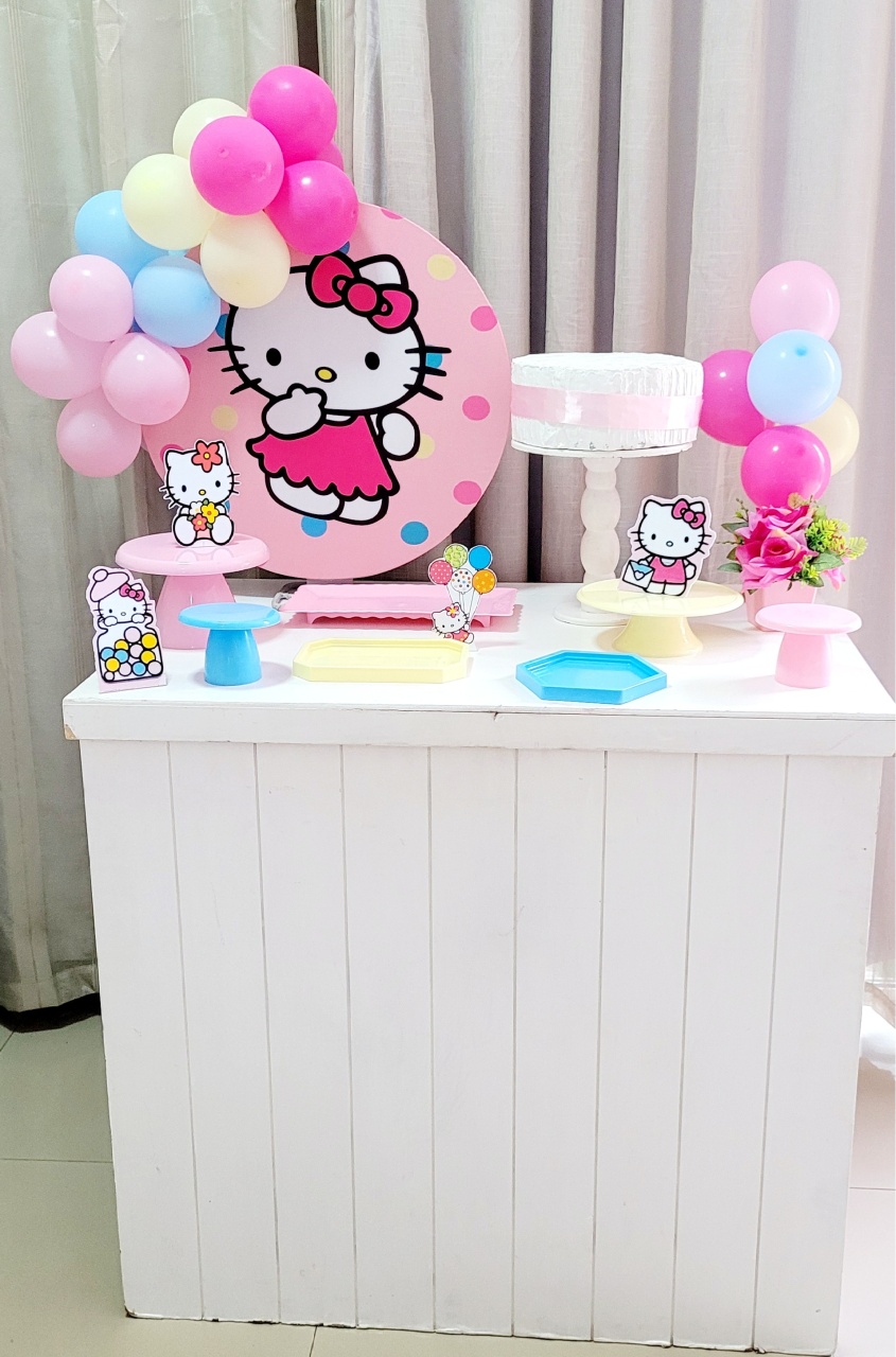Kit Composto Com Balão - Hello Kit  - É Só Um Bolinho Locações 