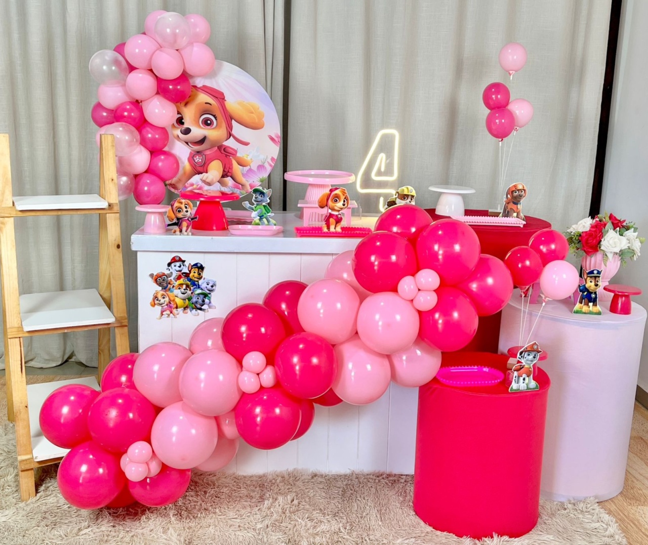 Kit Mini Festa Gold Standard Com Led -  Skye - É Só Um Bolinho Locações 