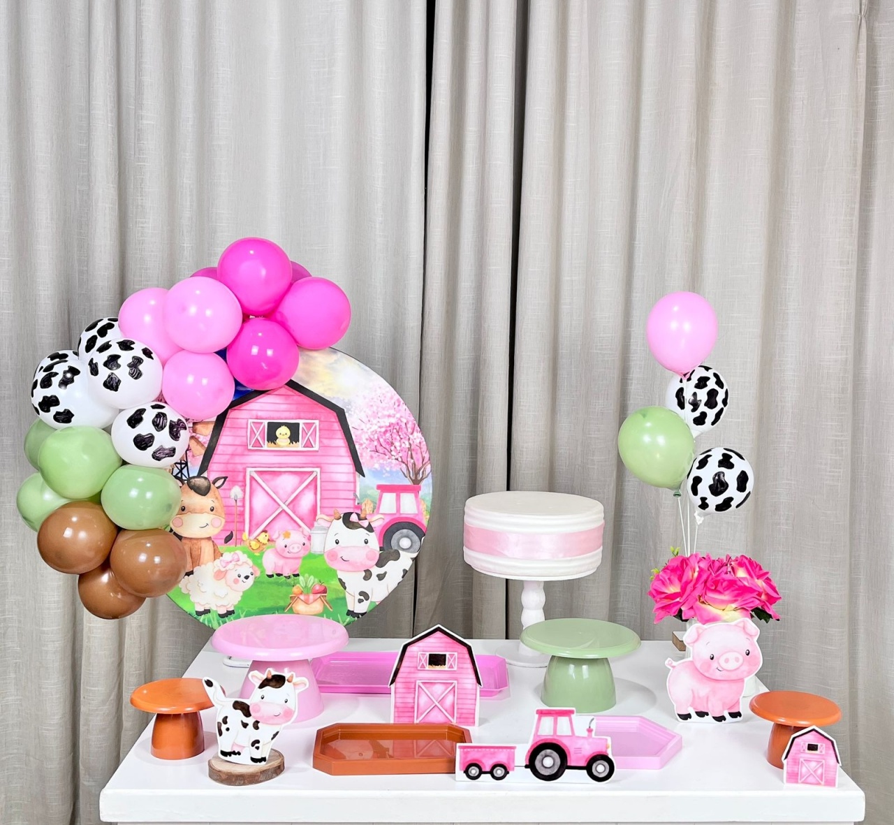 Kit Mesa Com Balão -  Fazendinha Feminino 2 - É Só Um Bolinho Locações 