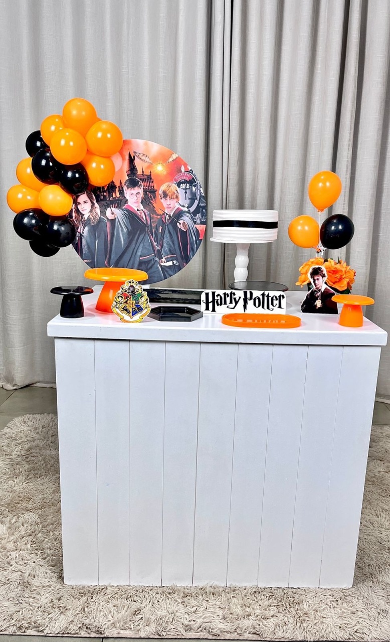 Kit Composto Com Balão - Harry Poter  - É Só Um Bolinho Locações 