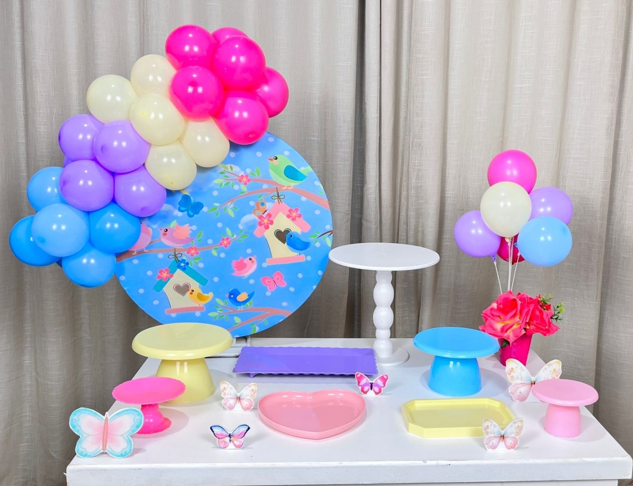 Kit Mesa Com Balão -  Jardim Encantado 2 - É Só Um Bolinho Locações 