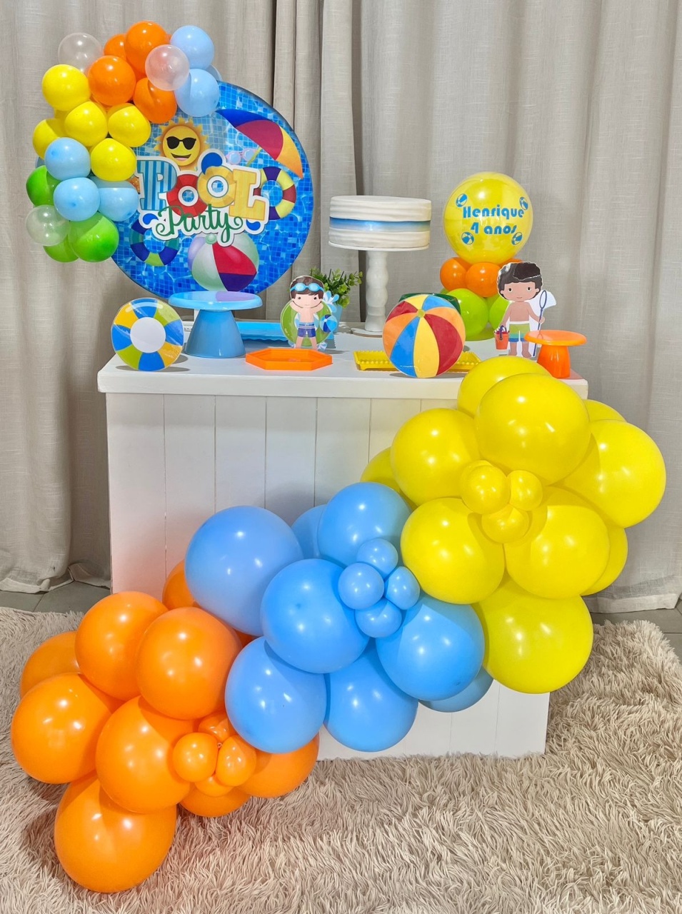 Mini Festa Gold Basic Sem Led  - Pool Party  - É Só Um Bolinho Locações 
